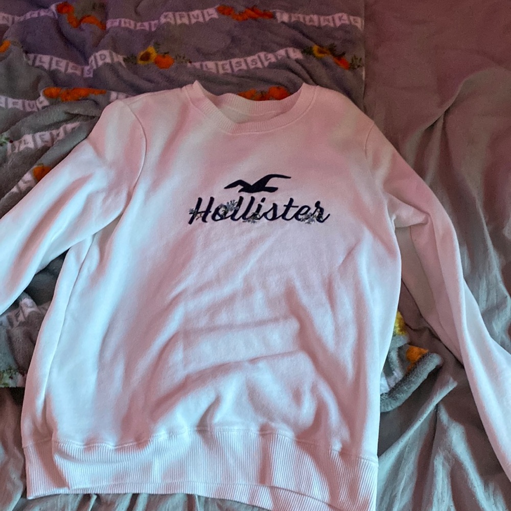 womens small hollister crewneck
